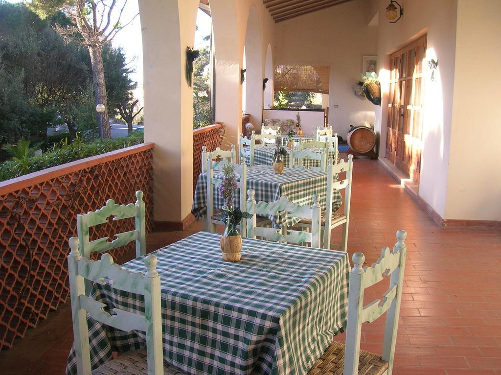 Hotel Il Poggetto Castellina Marittima Exterior foto