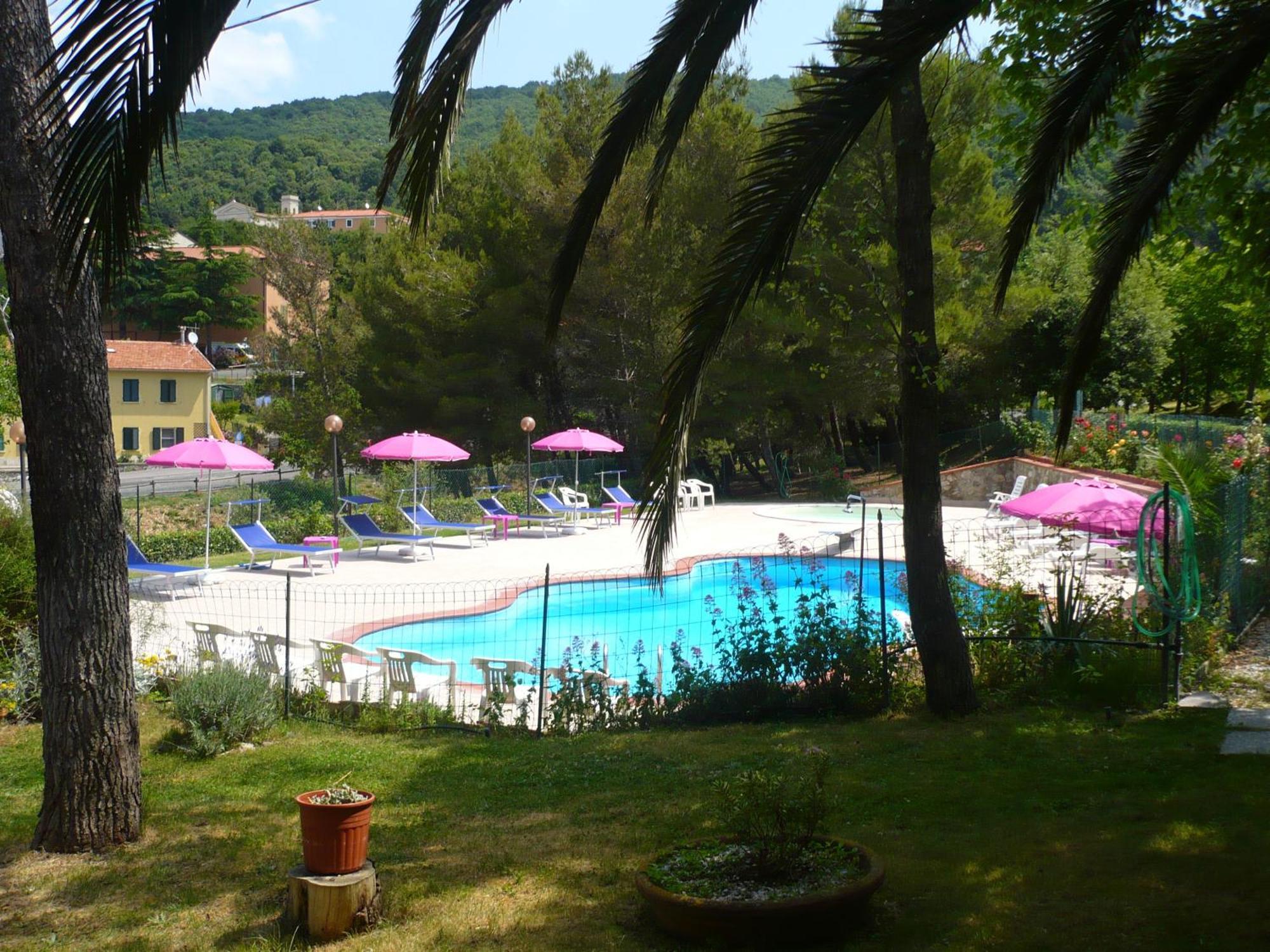 Hotel Il Poggetto Castellina Marittima Exterior foto