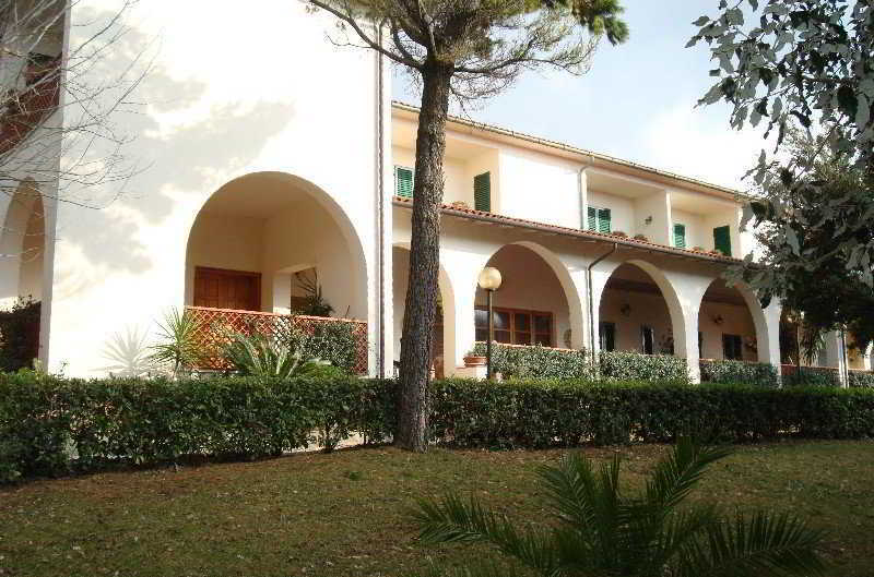 Hotel Il Poggetto Castellina Marittima Exterior foto